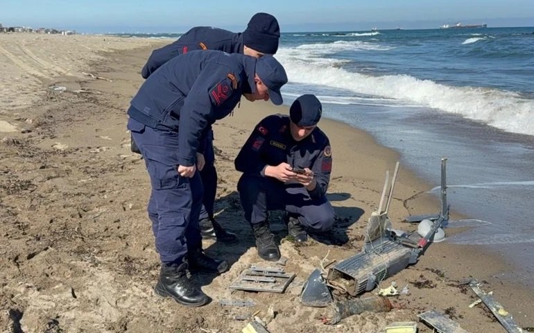 Sakarya sahilde parçalanmış insansız hava aracı bulundu